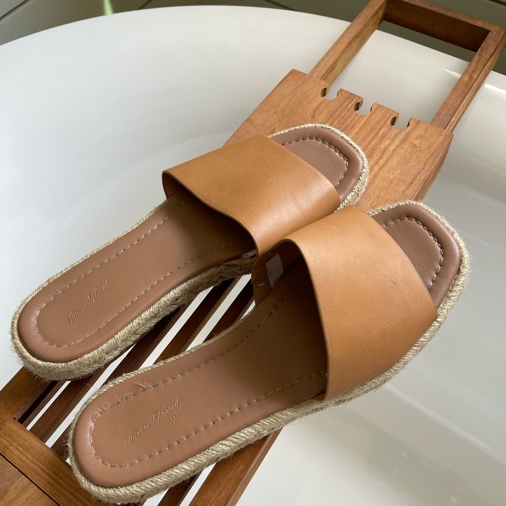 Universal thread sandal